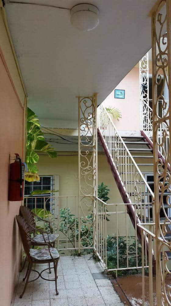 Midtown Guest House Charlotte Amalie Exterior photo